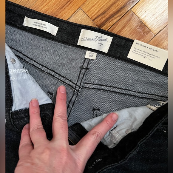 NWT Universal Thread Dark Wash Skinny Jeans - Picture 2 of 6